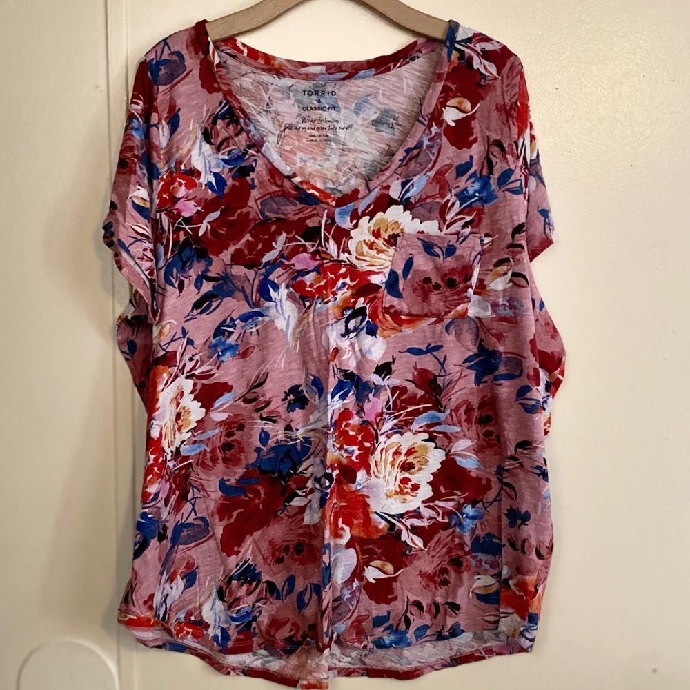 Torrid classic fit size 3 floral tshirt.